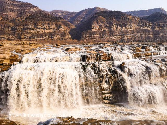 น้ำตกหูโขว่ สวยตระการตา