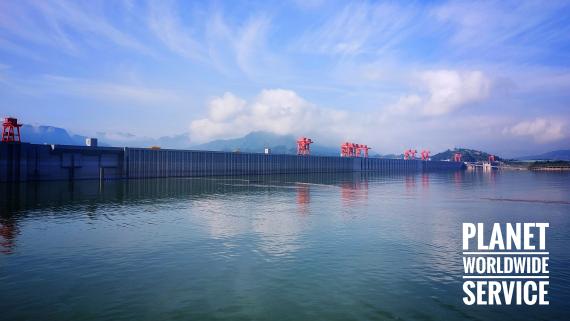 สาธิตการล่องเรือสำราญผ่านเขื่อนซานเสียต้าป้า