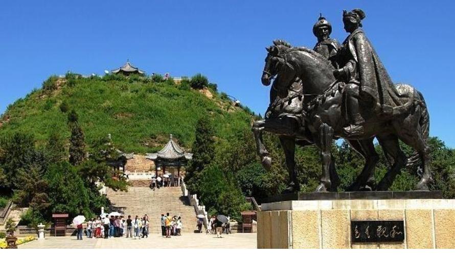 สุสานหวังเจาจิน 1 ใน 4 สาวงามของจีนในสมัยจีนโบราณ ณ มองโกเลียใน สุสานหวังเจาจิน 1 ใน 4 สาวงามของจีนในสมัยจีนโบราณ ณ มองโกเลียใน