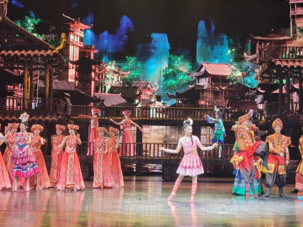 ชมโชว์แสงสี ซีหลานคาปู เมืองเอินซือ