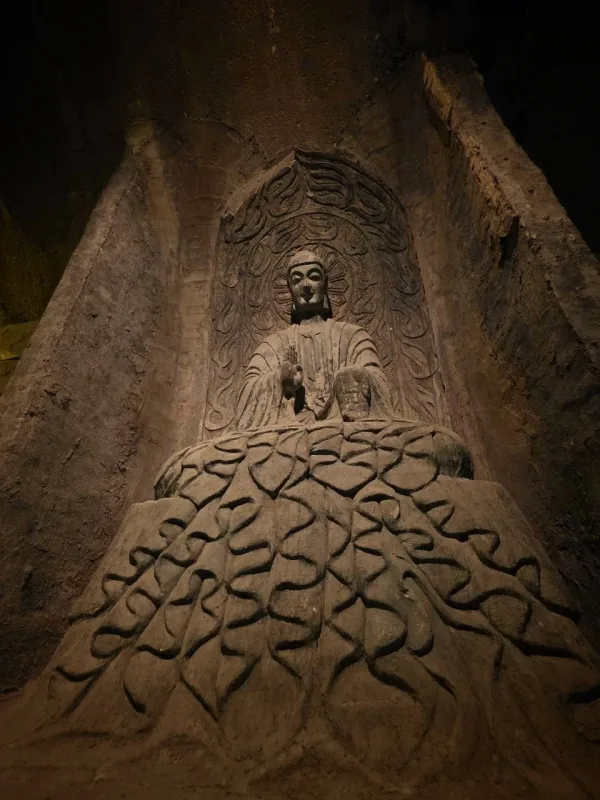 อลังการ ถ้ำพระพันธ์องค์ เมืองจี่หนาน