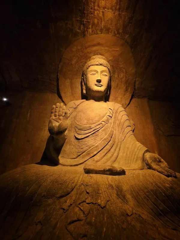 อลังการ ถ้ำพระพันธ์องค์ เมืองจี่หนาน